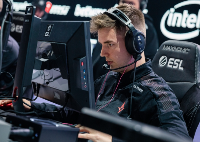 来填补他的 来填补他的