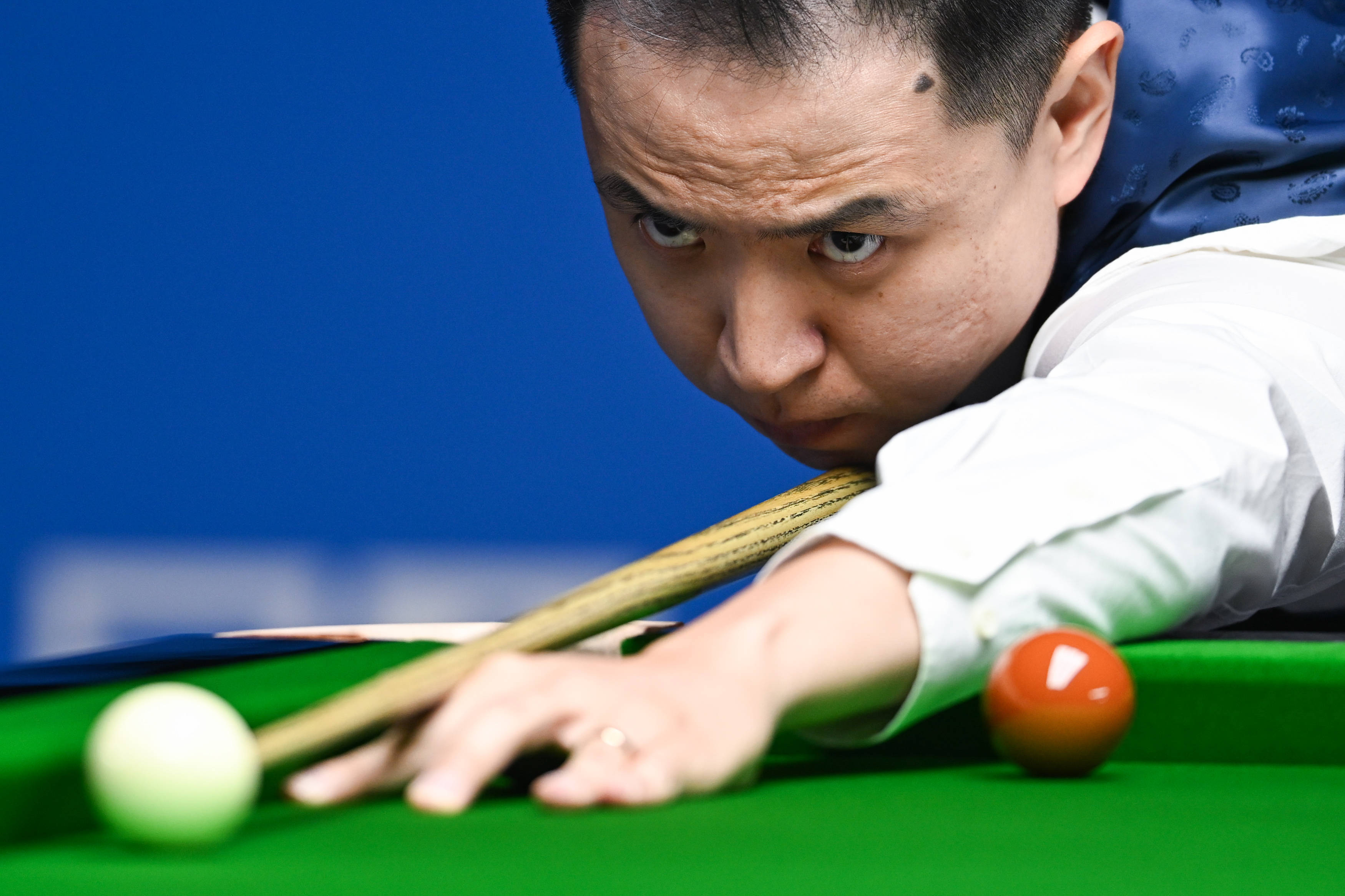 而是把视线 而是把视线